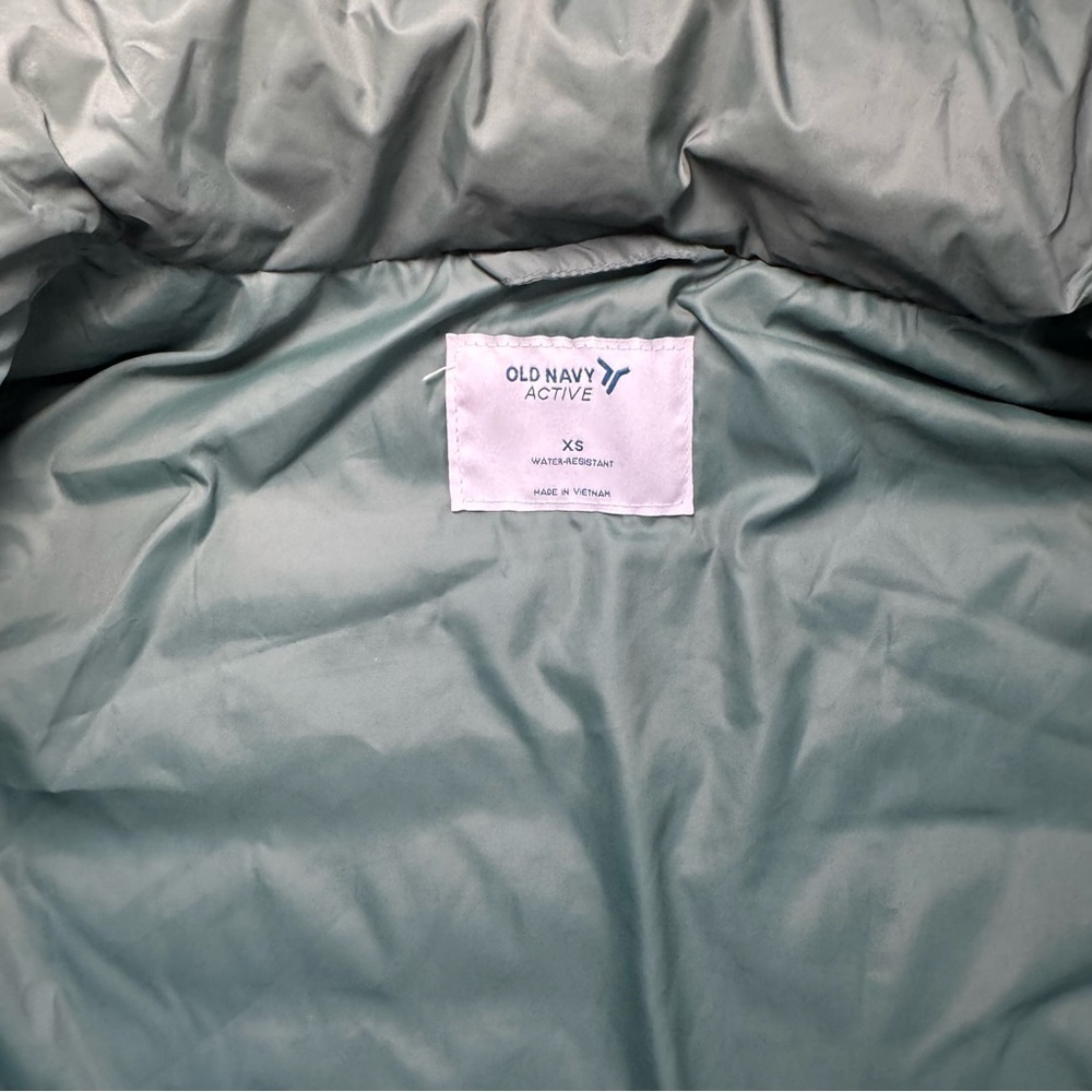 Women’s Old Navy Active Water Resistant Green Puffer Vest Size XS - Picture 4 of 10
